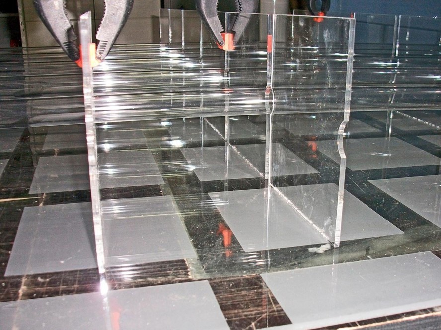 A complex plexi glass constuction